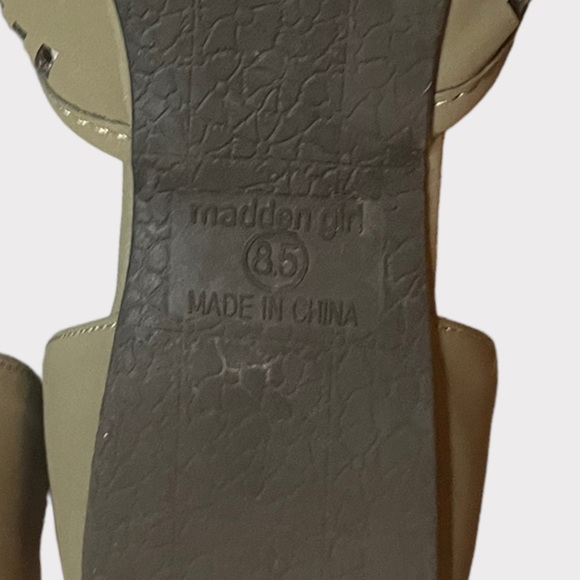Madden Girl - Laser Cut D’Orsay Flats - Olive - Size 8.5 - Picture 6 of 6